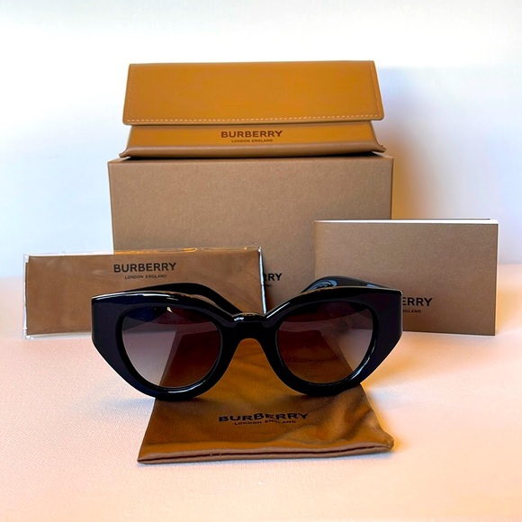 NIB BURBERRY SUNGLASSES 47-25-140 MADE IN ITALY - Picture 4 of 17